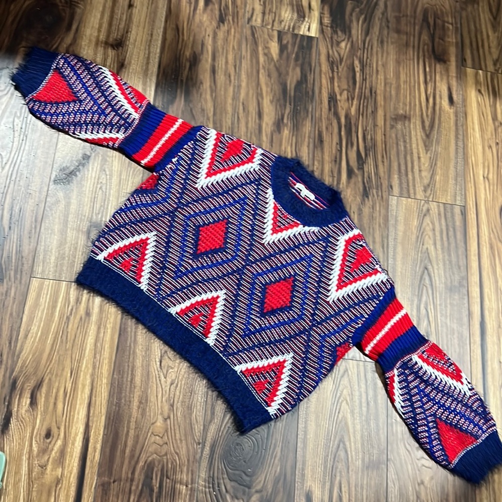 NWOT Fuzzy western aztec print sweater, size M